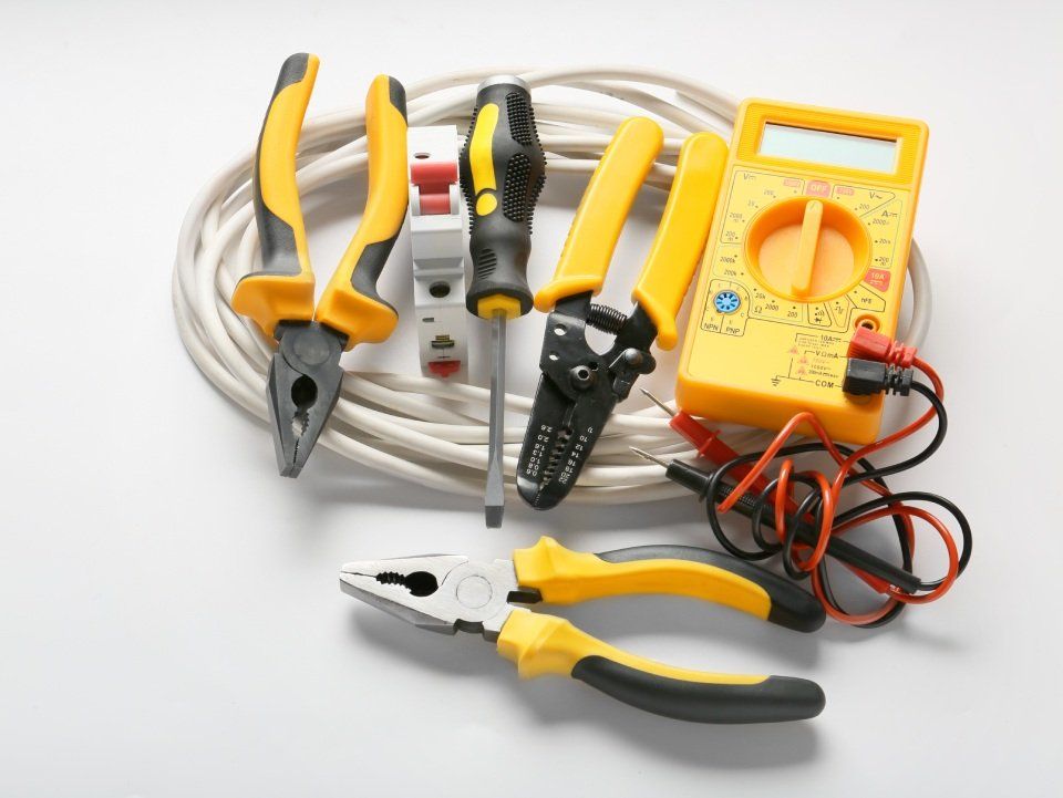 Articoli Elettrici (spine, lampadine, multiprese, fili elettrici)