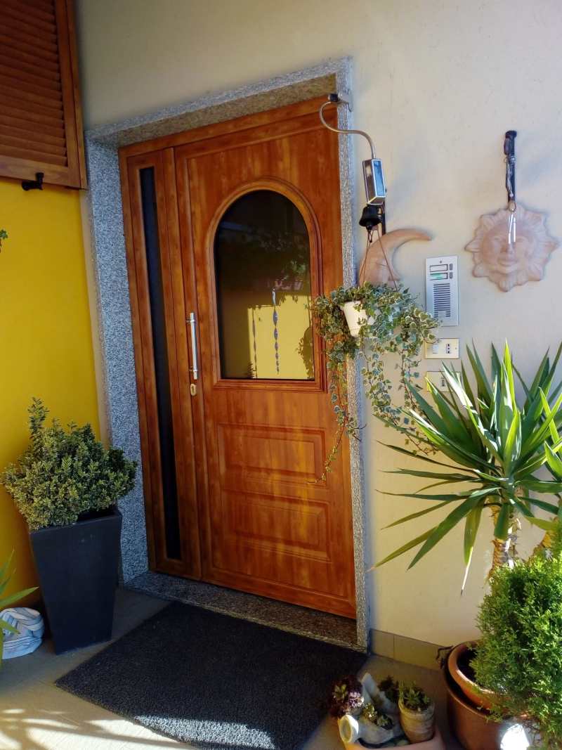 Portoncino in alluminio tinta legno