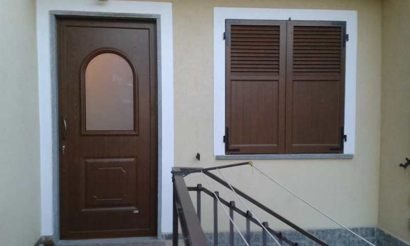 Portoncino e persiana scuretto