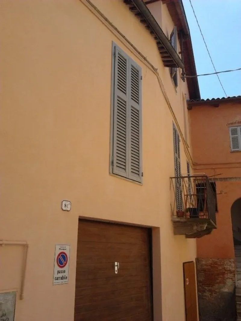 persiana esterna e portone di legno