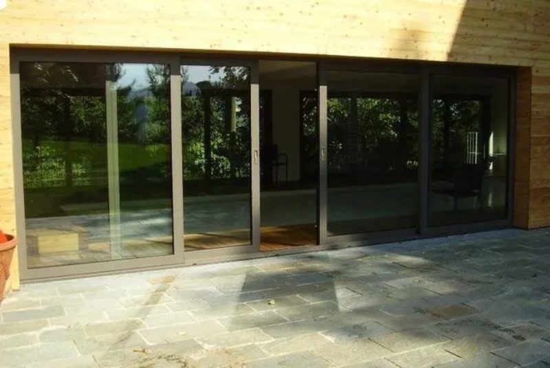 porte-finestre per attività commerciale