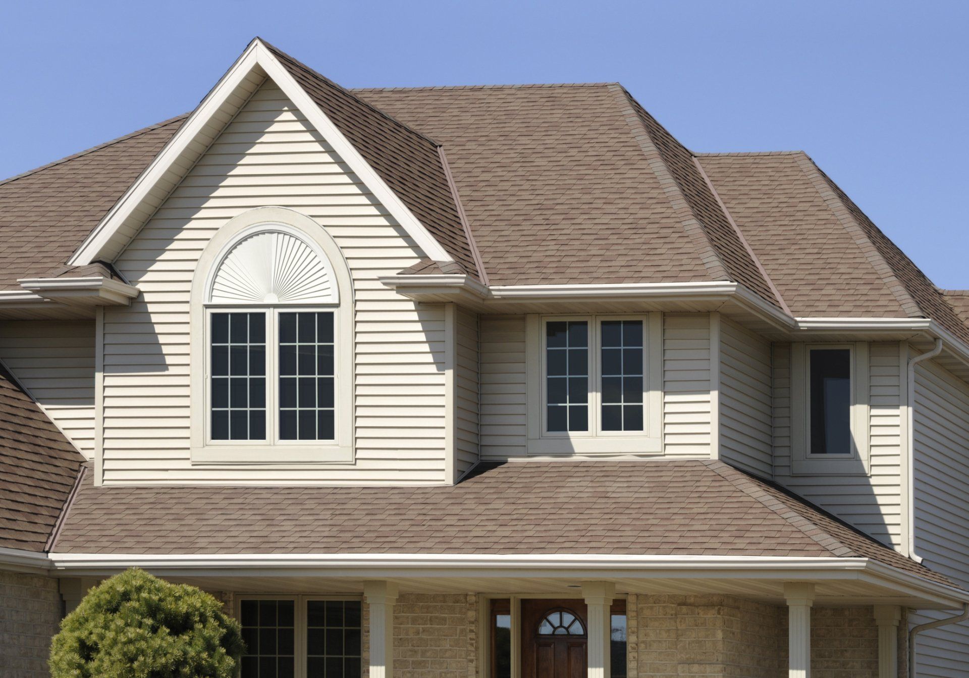 Home with Asphalt Roof and Vinyl Siding – Beatrice, NE – Schoen’s Roofing