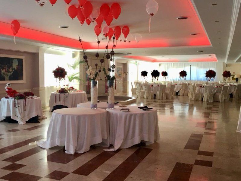 sala allestita per festa di matrimonio