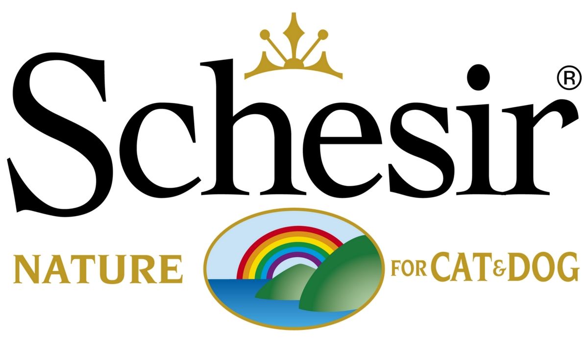 Logo del cibo per animali domestici Schesir: testo nero "Schesir" con una corona, un arcobaleno su terra e acqua, "Natura per cani e gatti".