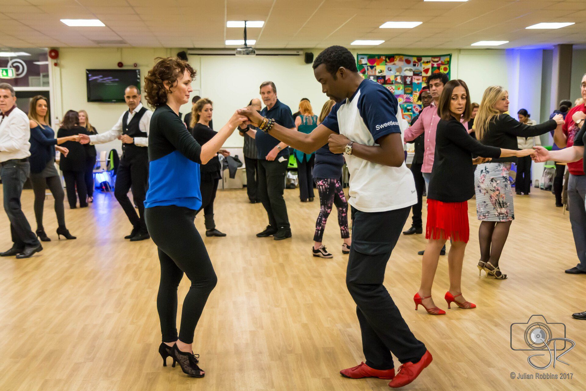 Photo salsa instructors taking a class