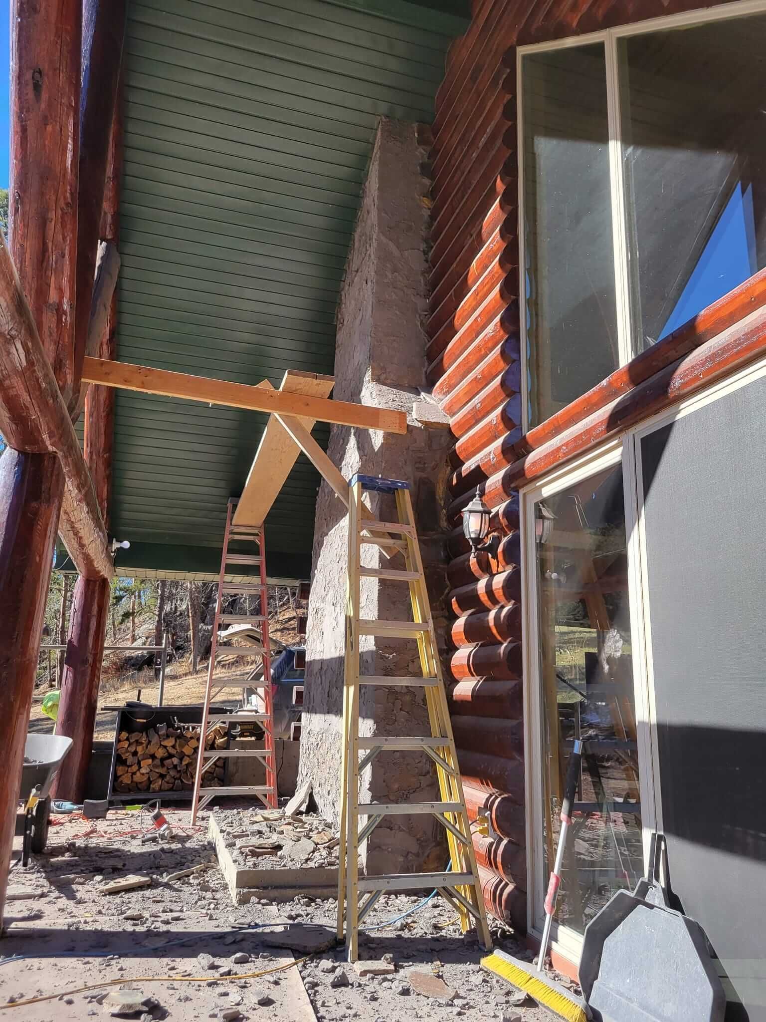 A ladder is sitting on the side of a log cabin.