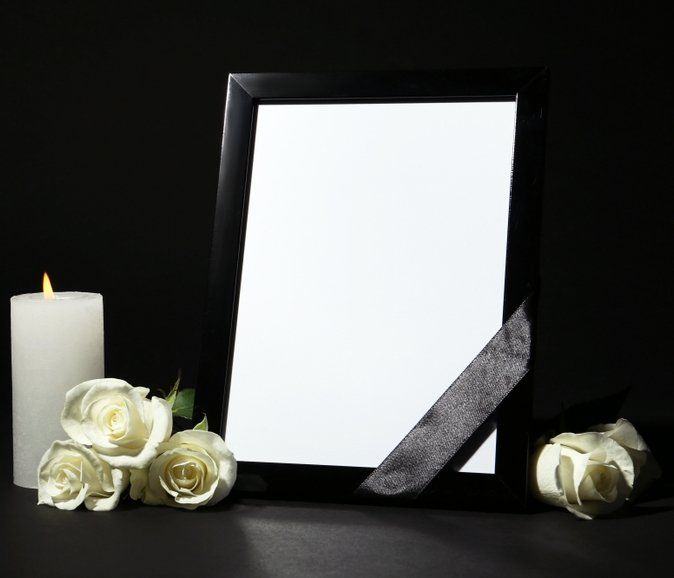 cornice per cerimonia funebre