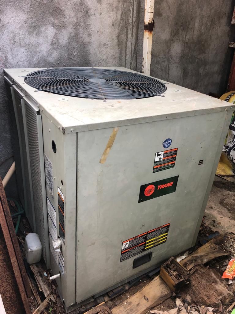 EQUIPO DE AIRE ACONDICIONADO