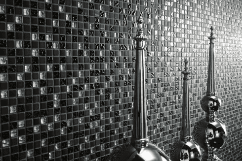 parete con mosaico nero