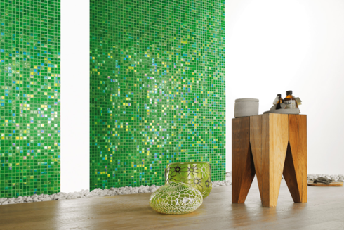 parete con mosaico verde