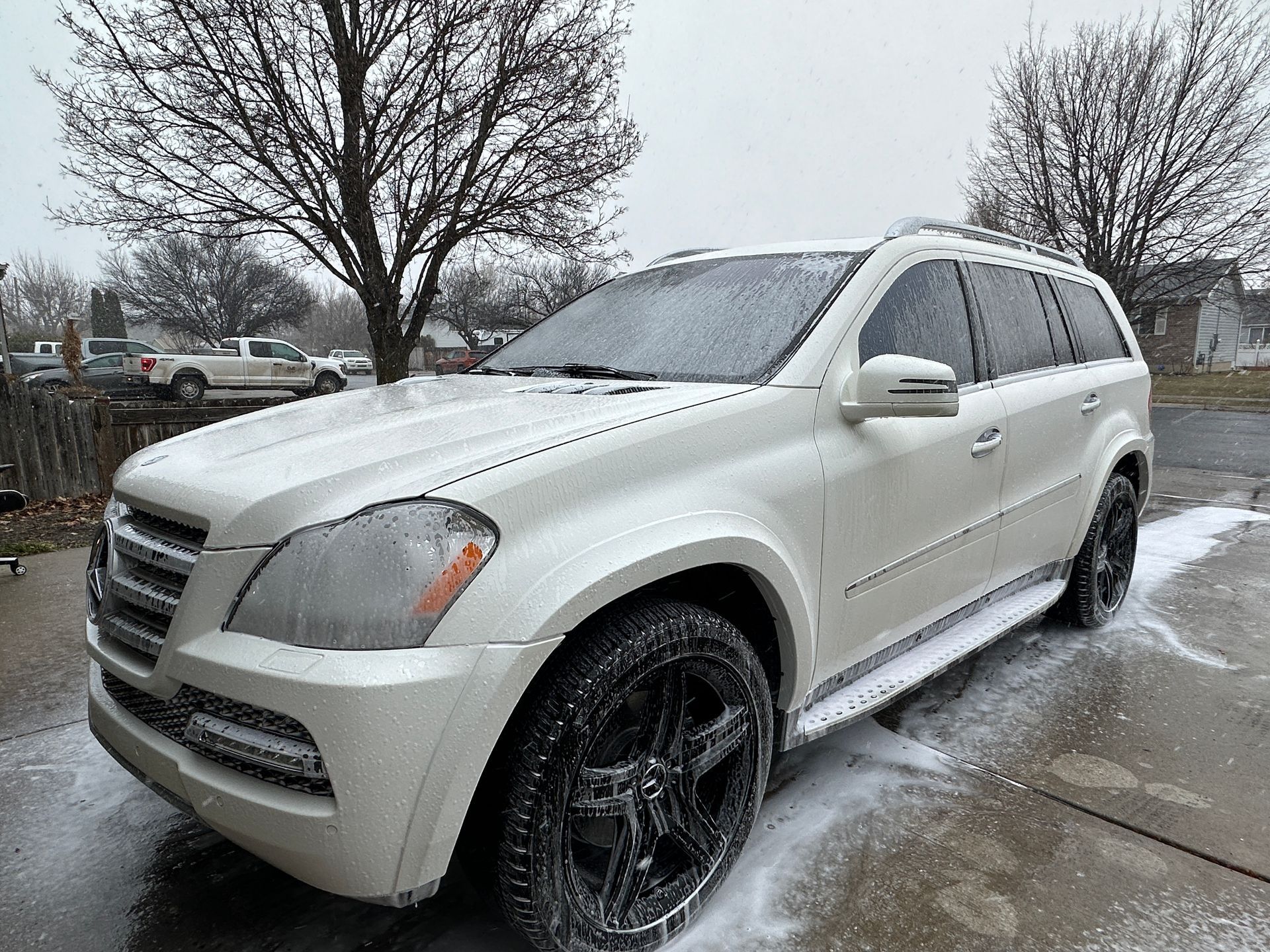 Mercedes Benz GL550 detail

