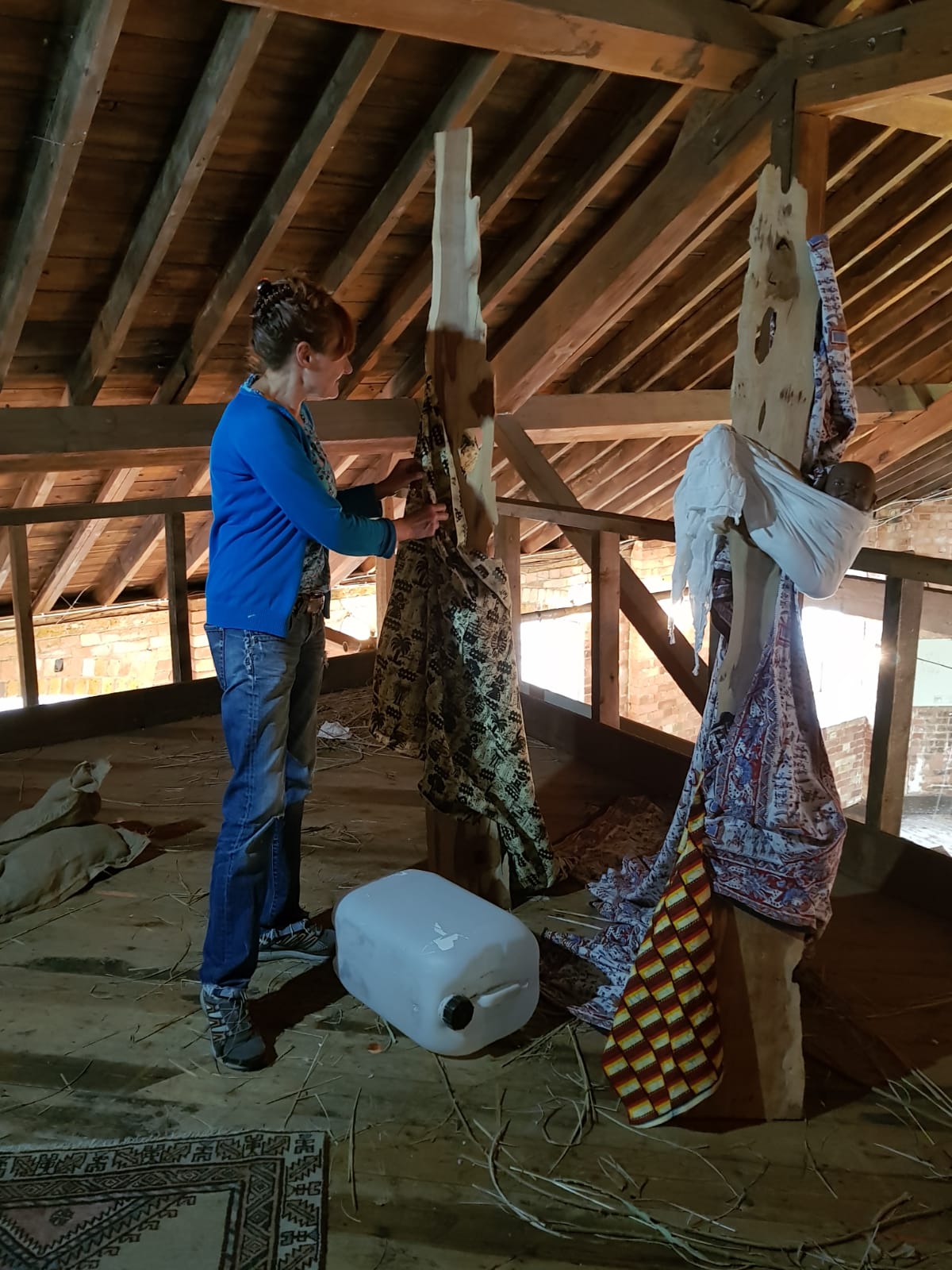 Installation based on 6 dialogues of the importance of water for survival