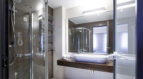 Shower Room — Sarasota, FL — G Womble's Windows Mirrors Glass Screens Inc