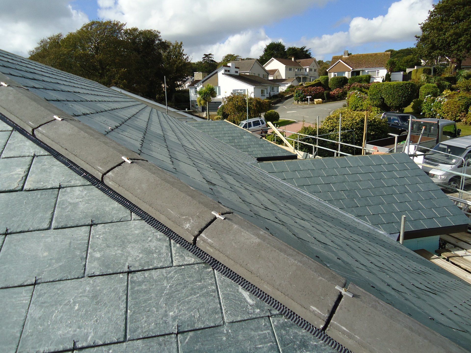 Spanish Lugo slate, dry fixed ridge, slate reroof, cornwall roofer, reroofing, dry fix hips, grey ridge, MAR roofing