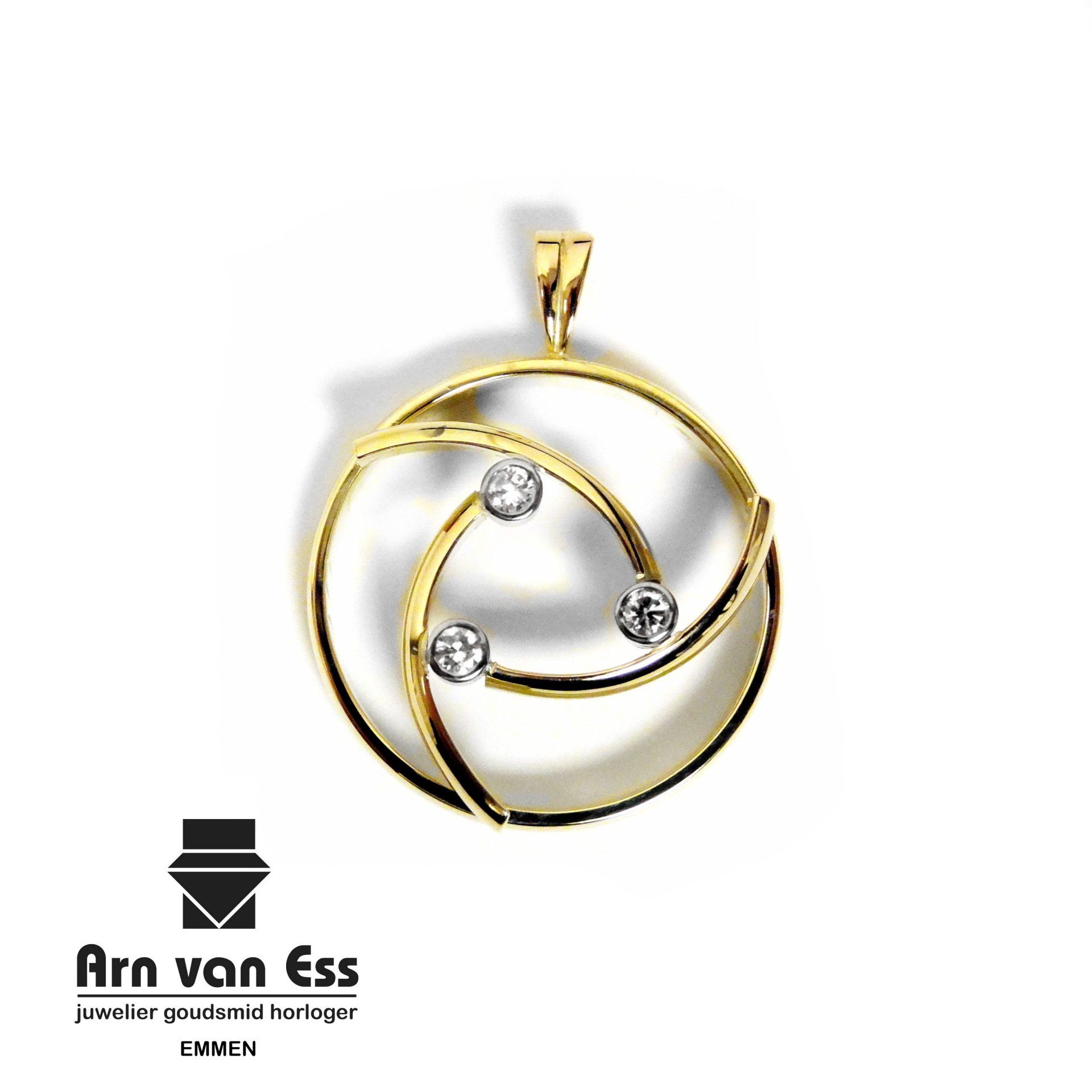 Hanger uit 2 trouwringen