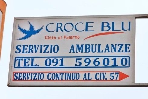 Insegna dell'associazione Croce Blue di Palermo