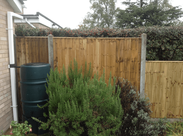 For fencing and garden services in Reading call Domestic Fencing and Garden Services
