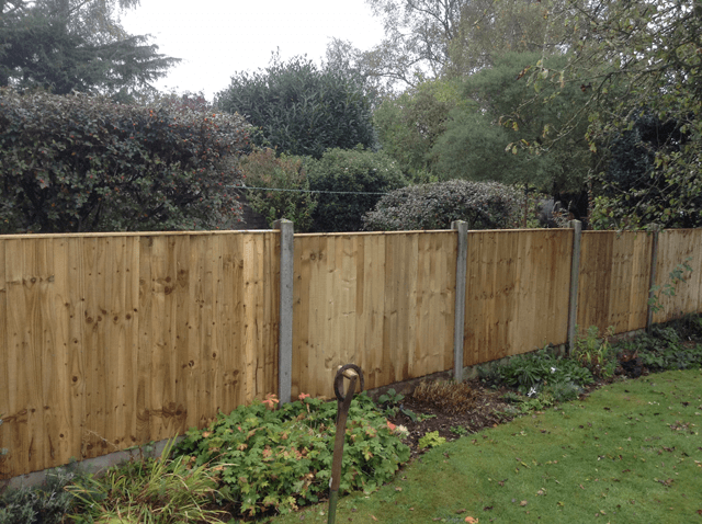 For fencing and garden services in Reading call Domestic Fencing and Garden Services