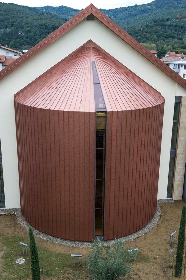 esempio di tettoia con struttura in lamiera 1