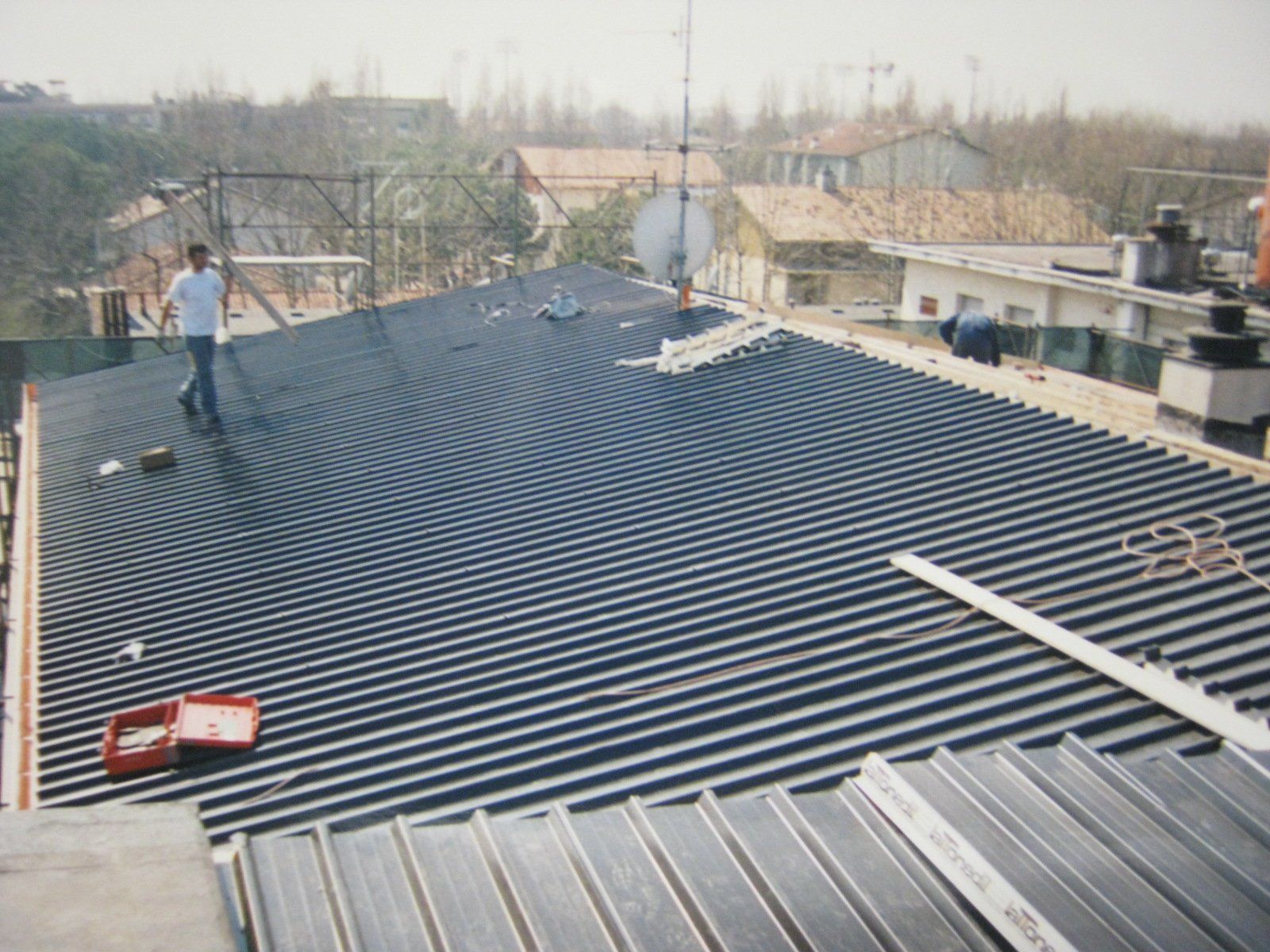 esempio di tettoia con struttura in lamiera 6