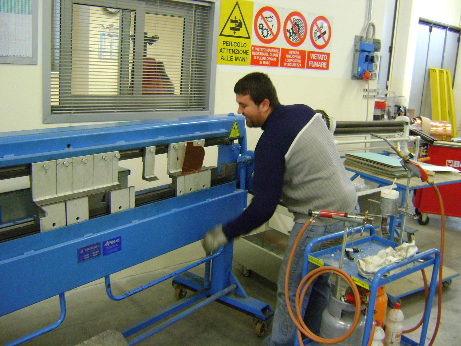 dettaglio di lavorazione di lamiere 1