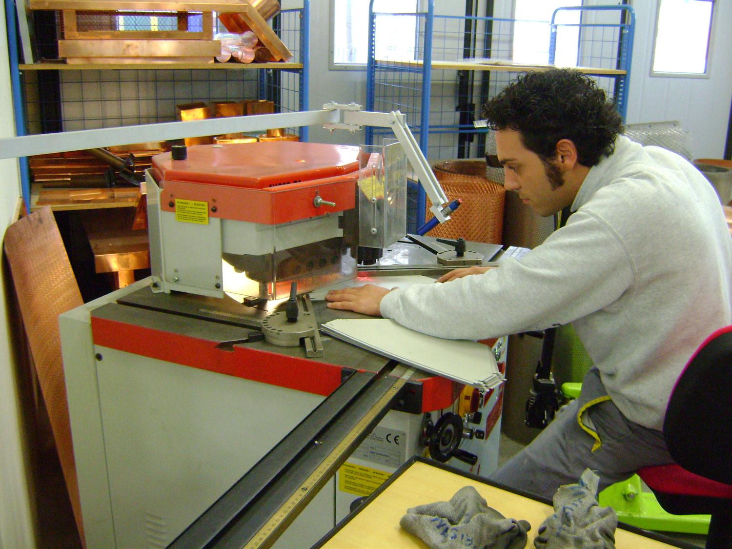 dettaglio di lavorazione di lamiere 2