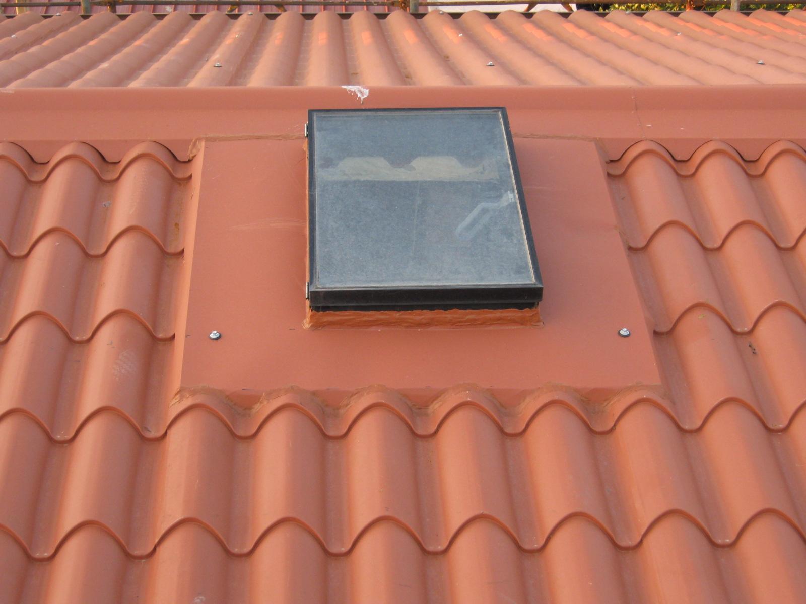 un pannello solare su un tetto