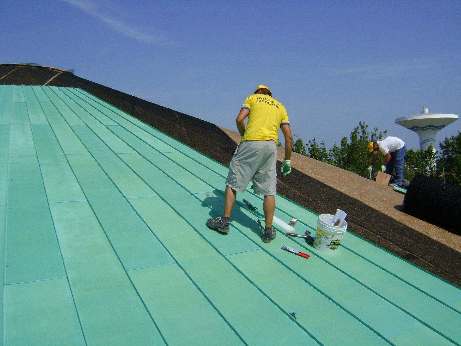 esempio di tettoia con struttura in lamiera 9