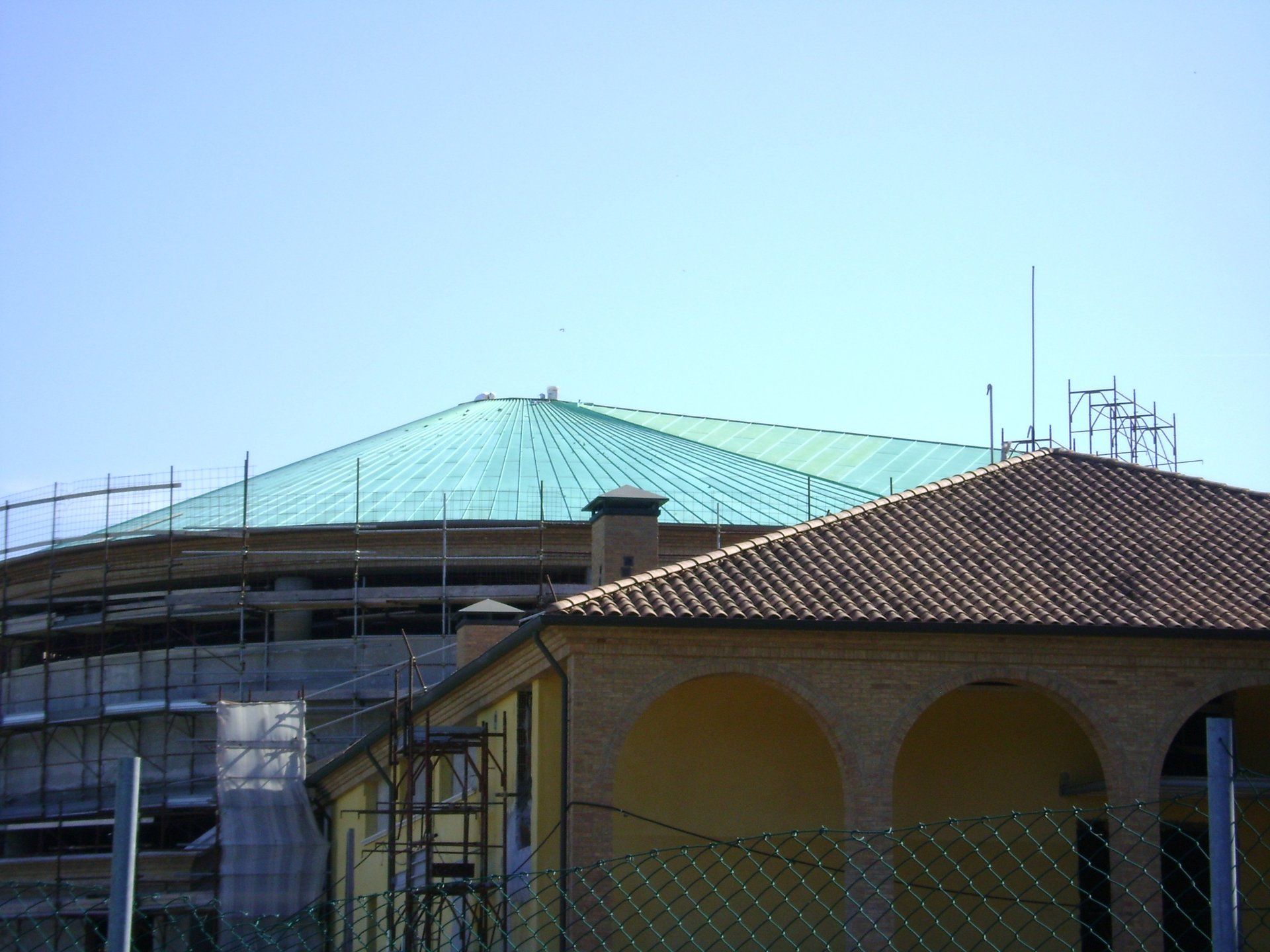 esempio di tettoia con struttura in lamiera 14