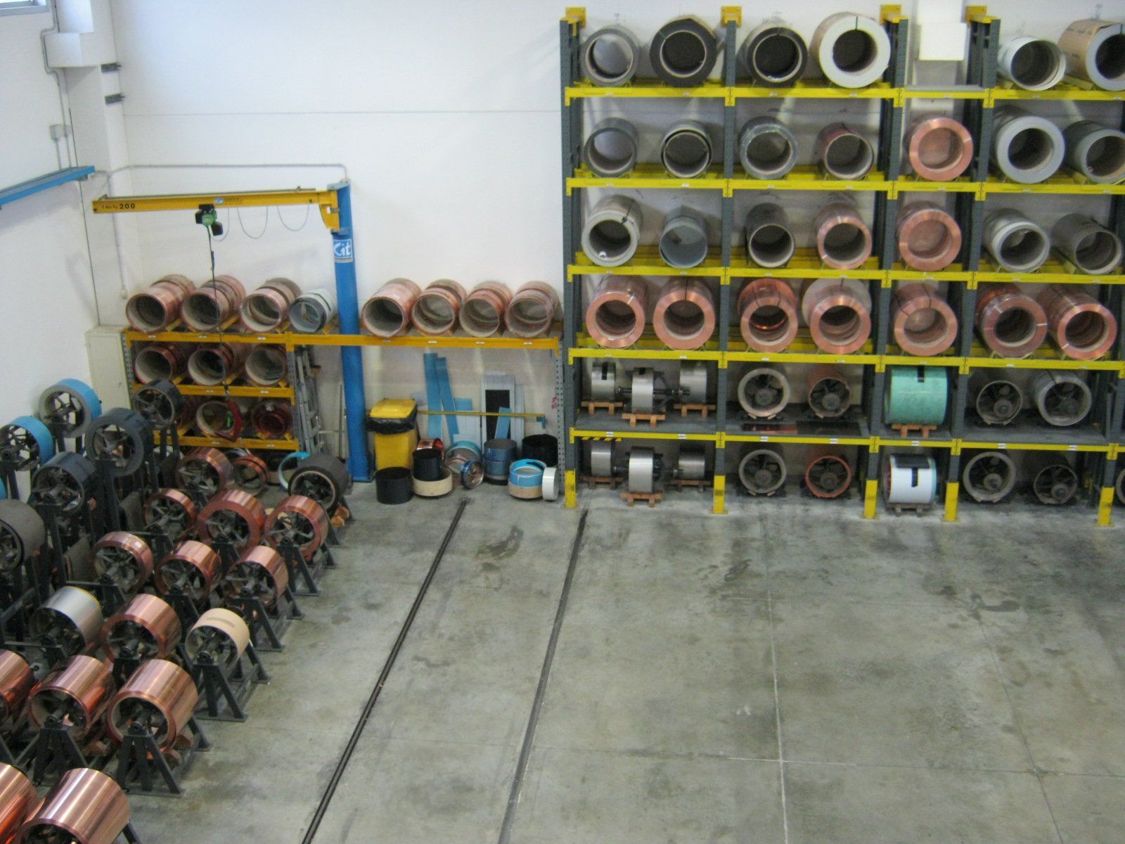 fornitura di grondaie in magazzino da esposizione 4