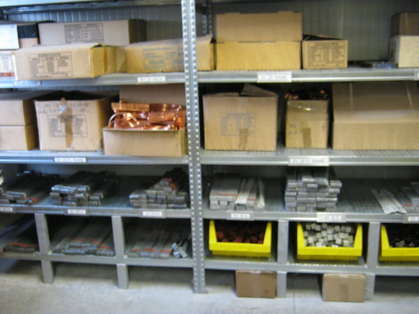 fornitura di grondaie in magazzino da esposizione 12