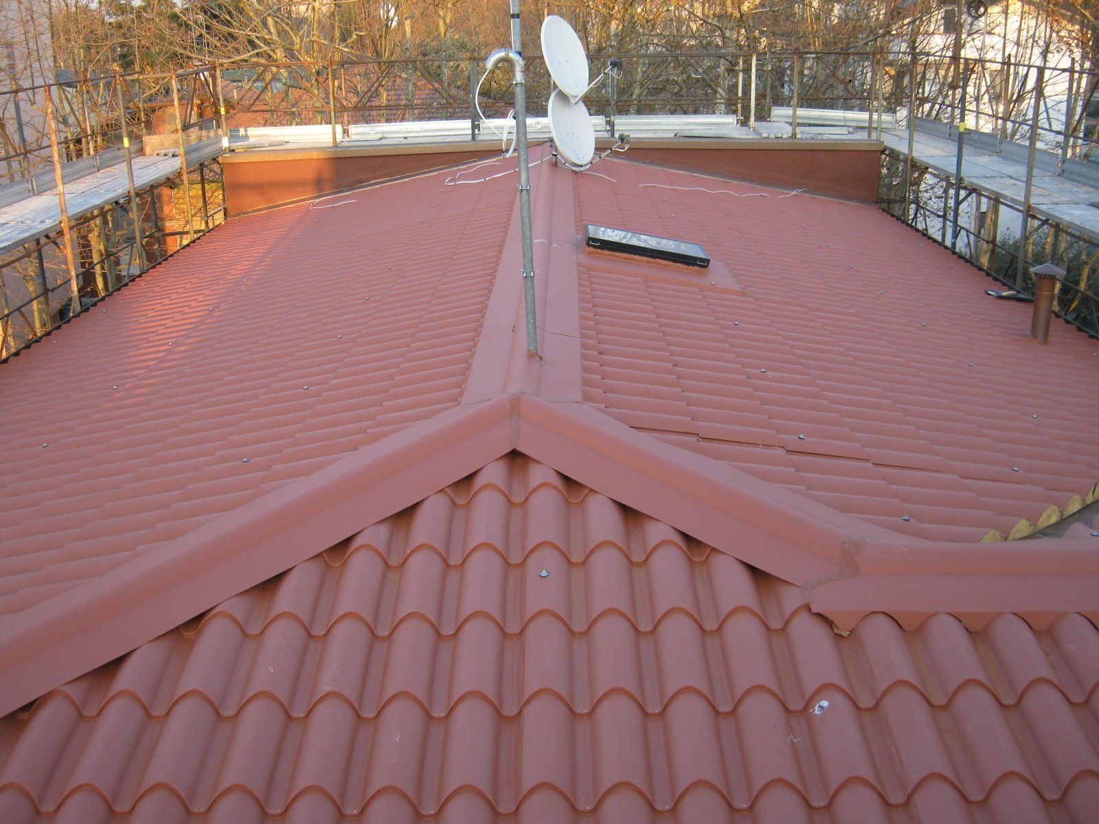 esempio di tettoia con struttura in lamiera 18