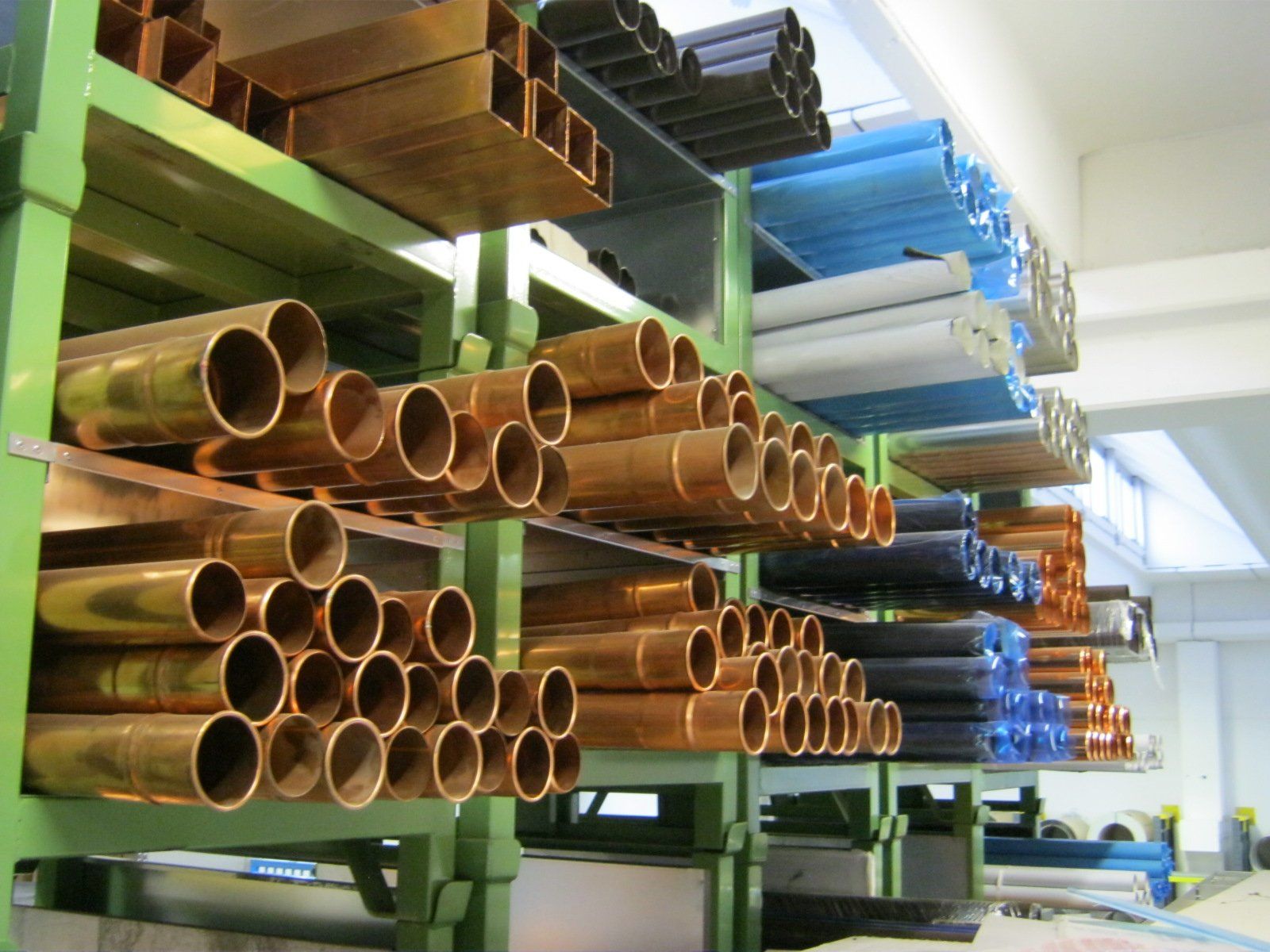 fornitura di grondaie in magazzino da esposizione 23