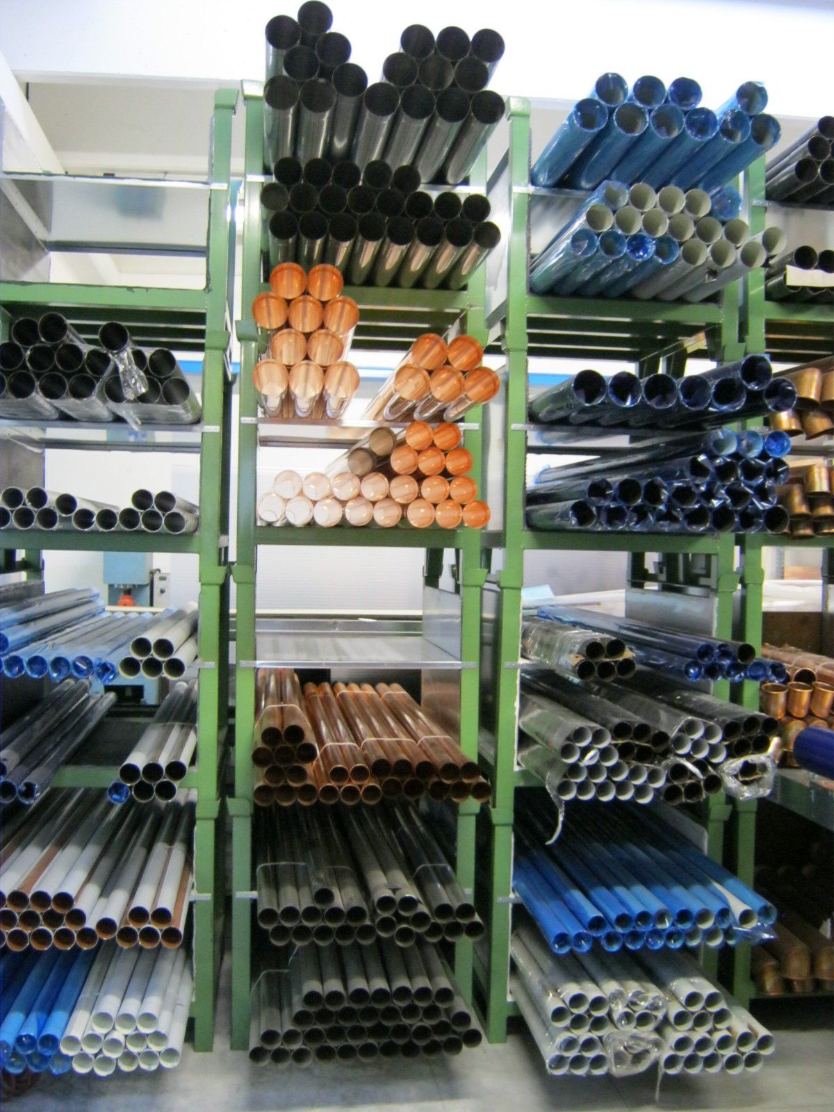 fornitura di grondaie in magazzino da esposizione 24