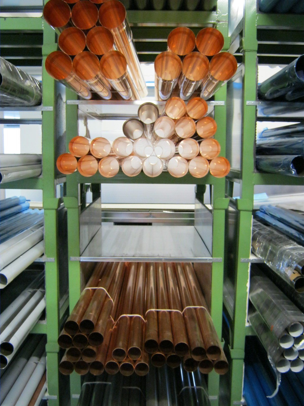 fornitura di grondaie in magazzino da esposizione 25