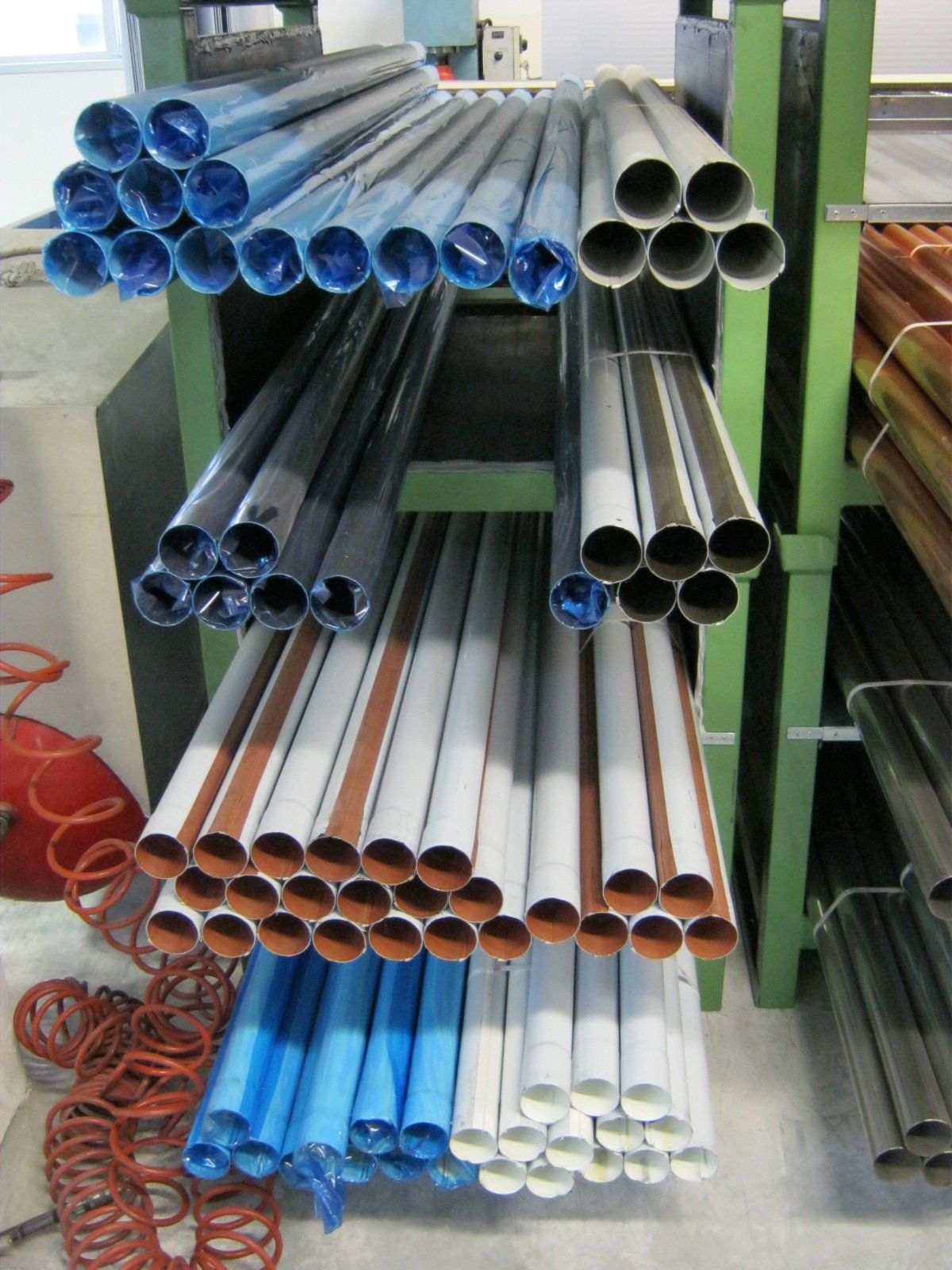 fornitura di grondaie in magazzino da esposizione 27