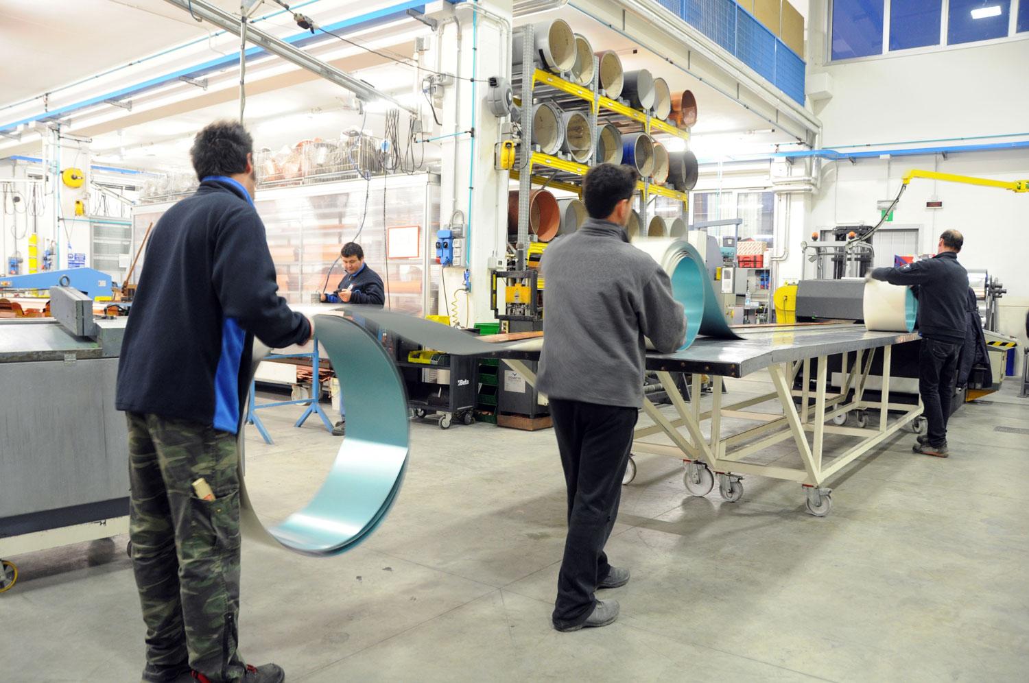 fase di produzione di grondaie - dettaglio 4