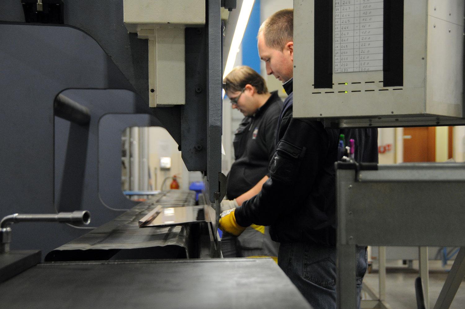 fase di produzione di grondaie - dettaglio 1