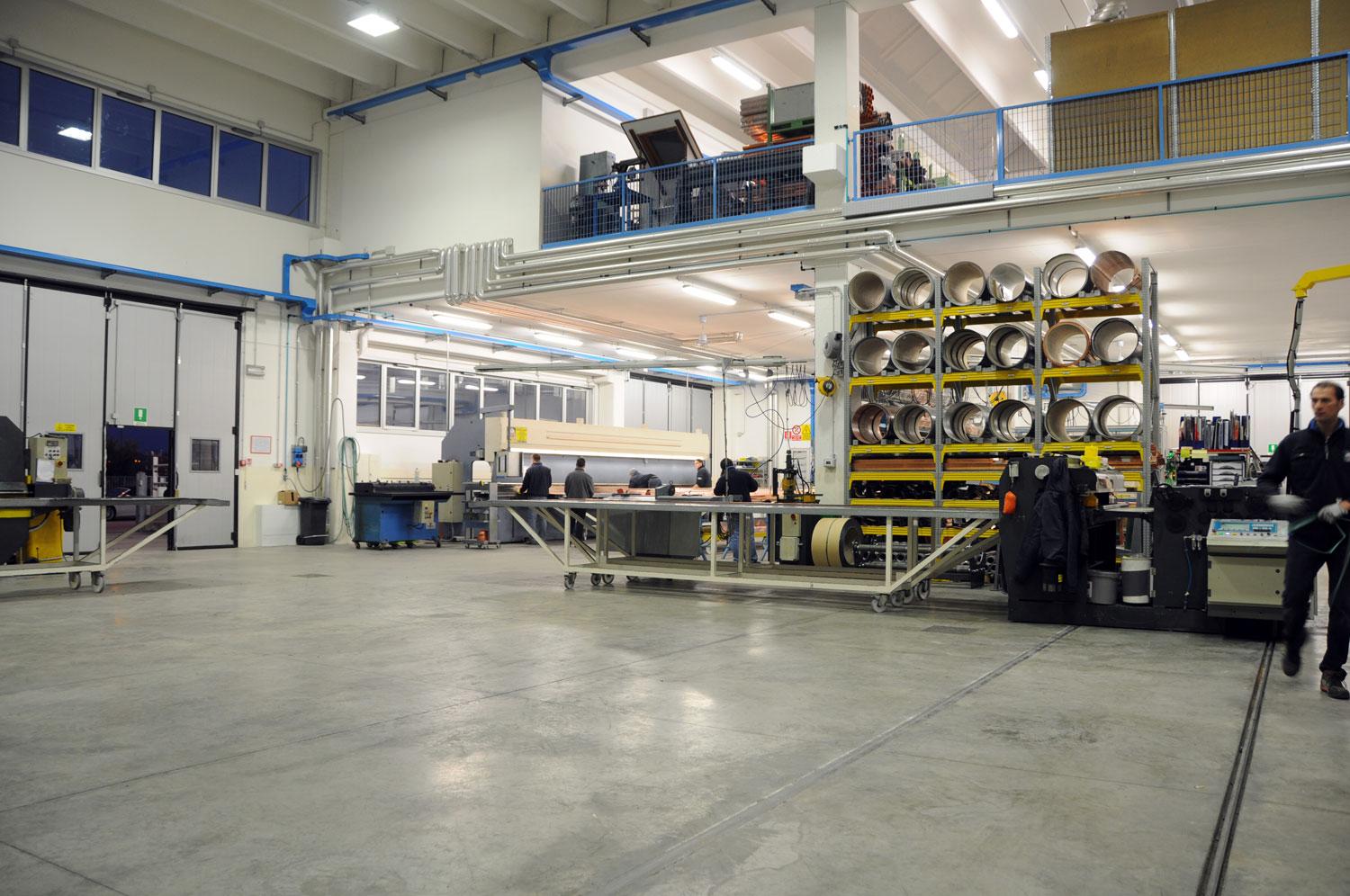 fase di produzione di grondaie - dettaglio 7