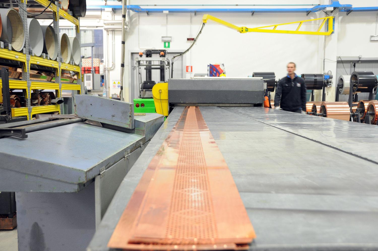 fase di produzione di grondaie - dettaglio 6