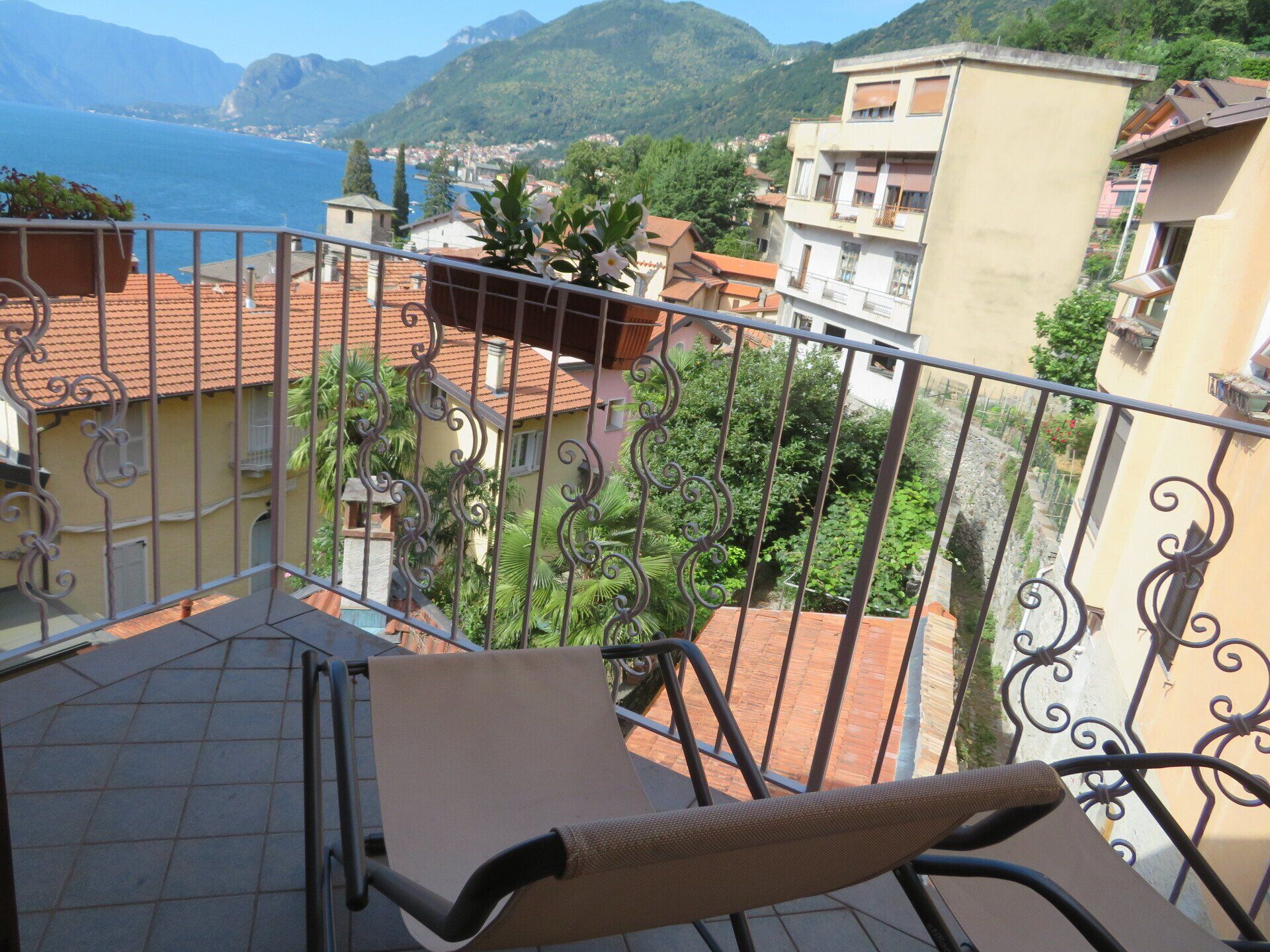 #ilCastellaccioRezzonicoComoLake