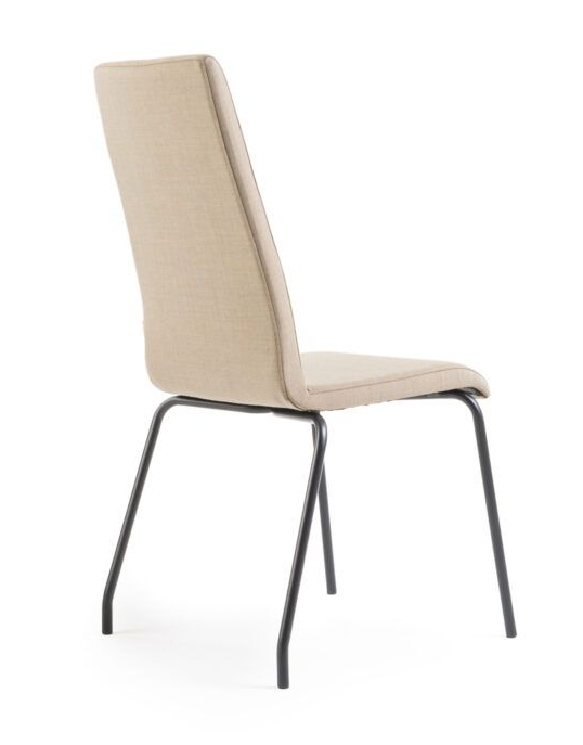 Beige trukket spisestol med svarte metallben, sett bakfra.