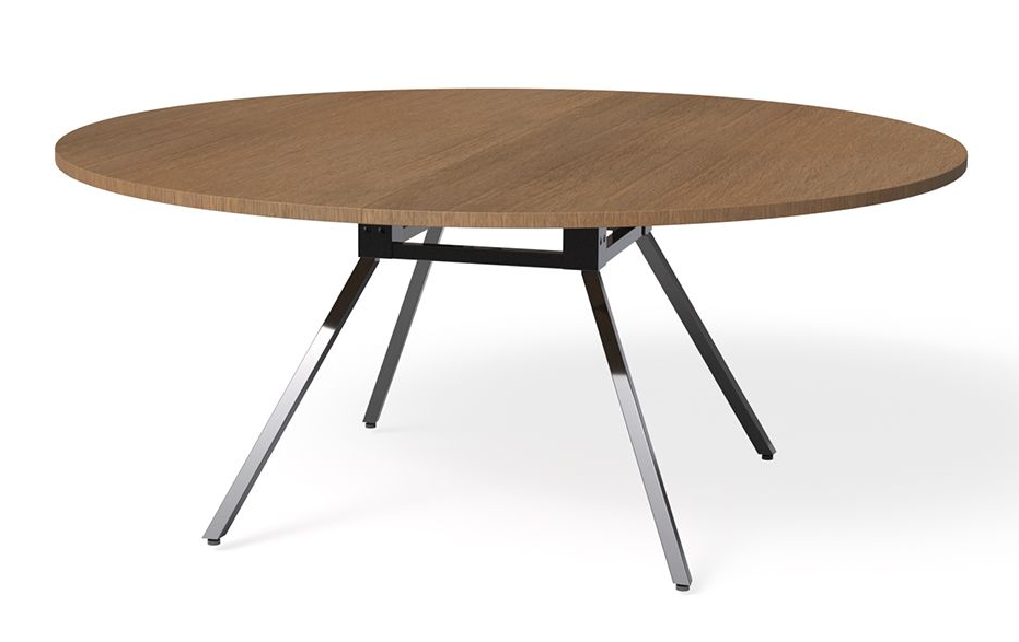 Rundt spisebord i tre med svarte og sølvfargede ben.