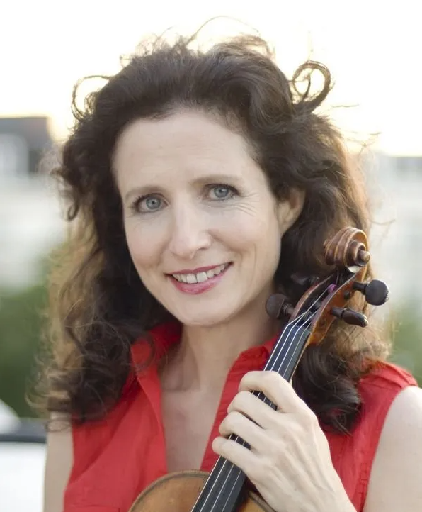 madeleine and violin outside view