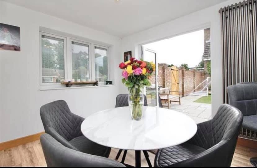 Pro Build Bast Ltd. Local general builder, painters and decorators near Hadleigh. Home renovation builders. Showing renovations, painting and decorating near Hadleigh.