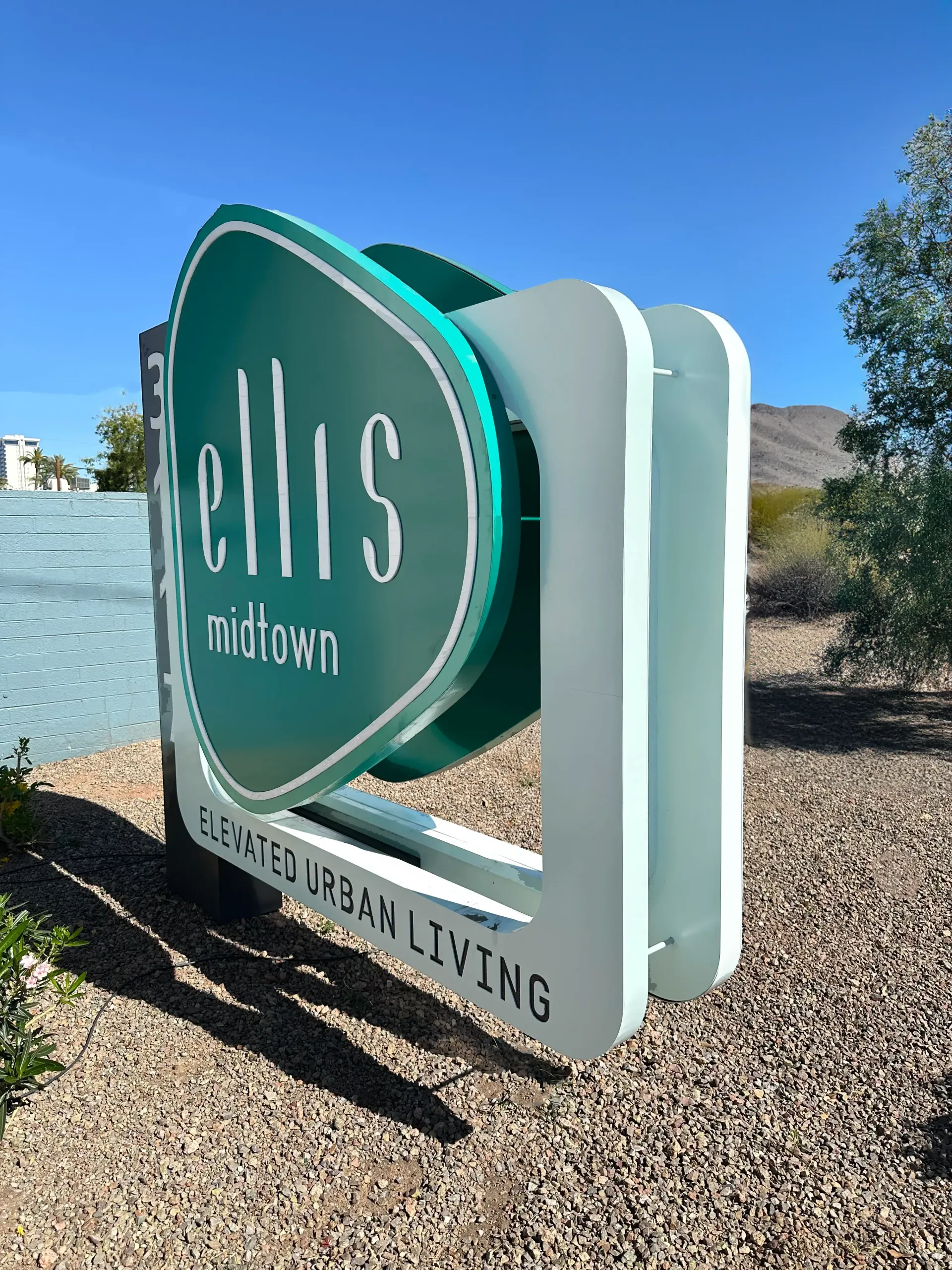 A green and white sign that says ellis midtown on it