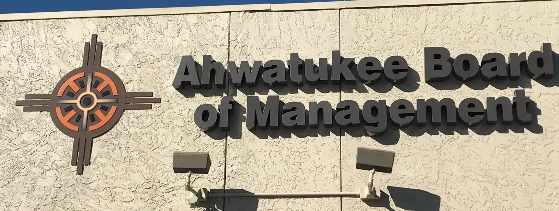 A sign on a building that says anwatukee board of management