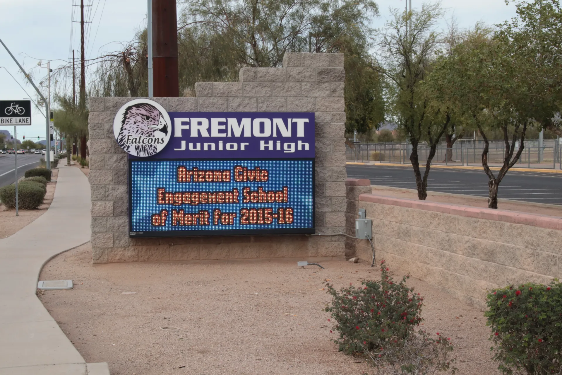 A sign that says fremont junior high on it