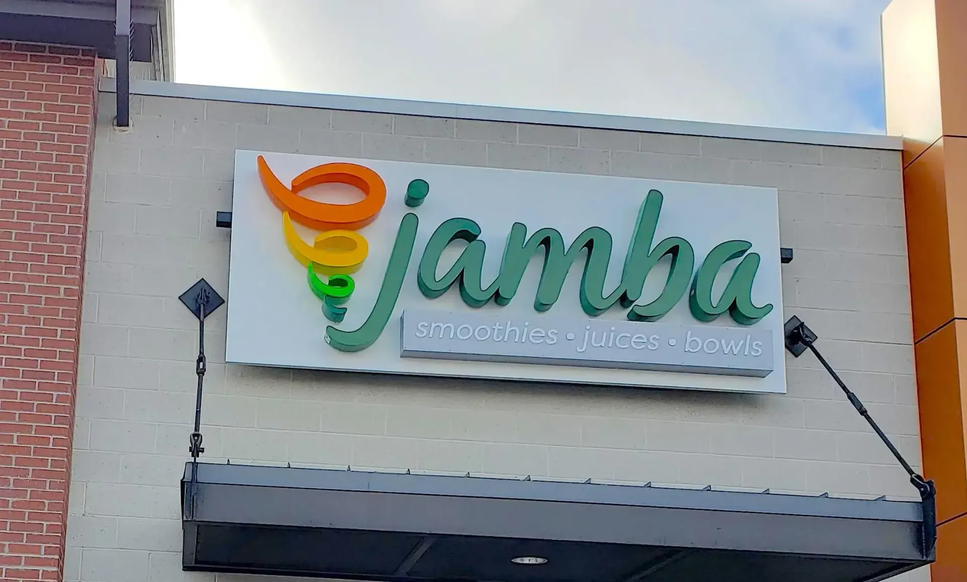 A sign on the side of a building that says jamba