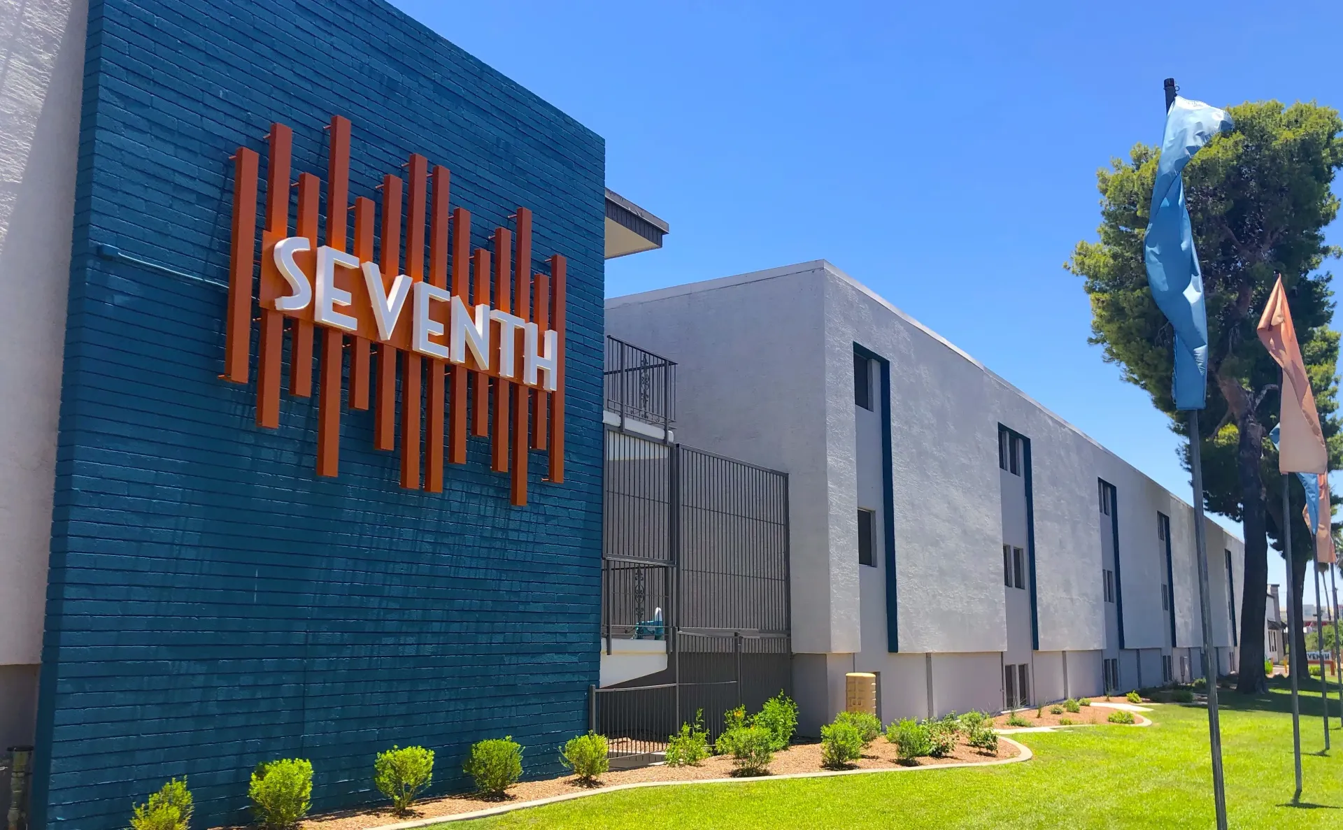 A building with a sign that says seventh on it